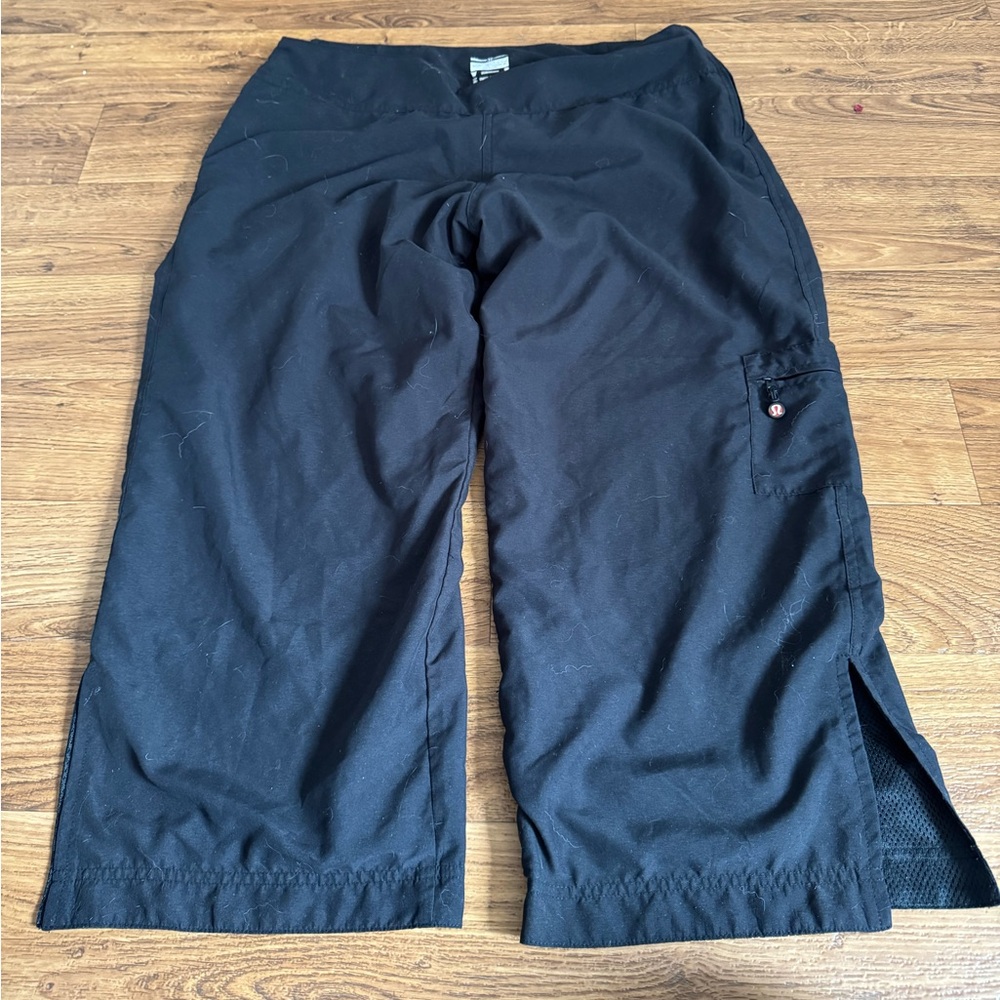 Vintage lululemon pants. MADE IN VANCOUVER. SIZE 12 Great condition. Adj waist.